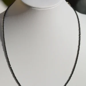 Collier en Spinelle