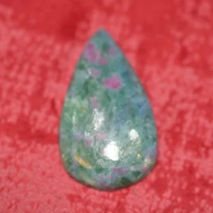 Rubis Zoisite Cabochon