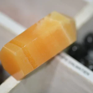 Calcite Jaune Obélisque