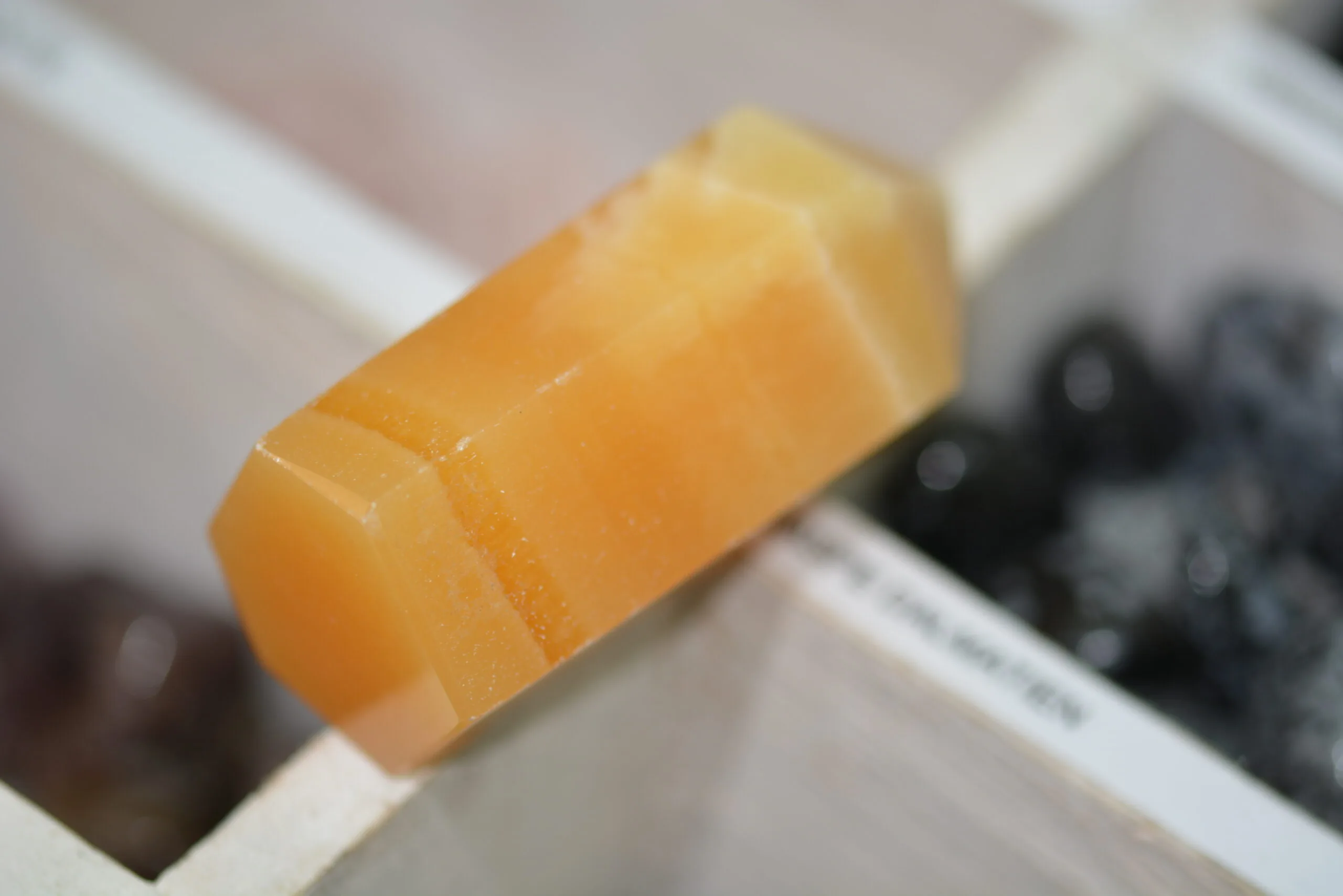 Calcite Jaune Obélisque